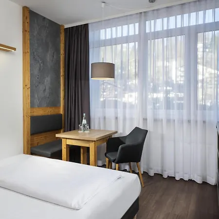 加米施帕滕基兴美居酒店 酒店